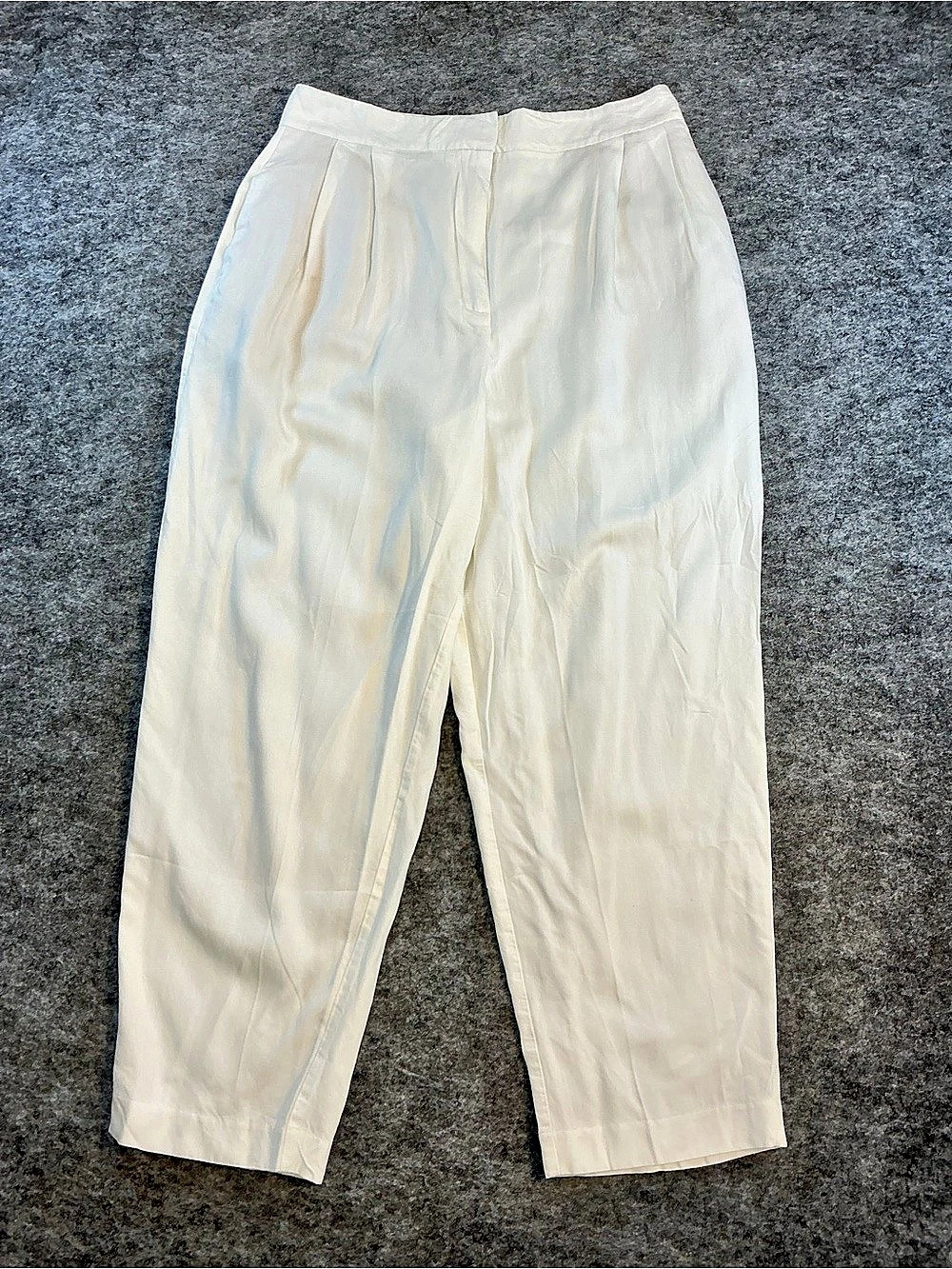 Zara Cropped Pants in White Size S Like New